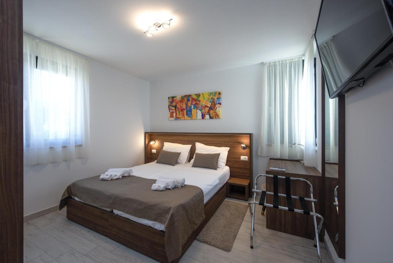 Family Friendly Apartments With A Swimming Pool Sveti Filip I Jakov, Biograd - 19325 Exterior foto