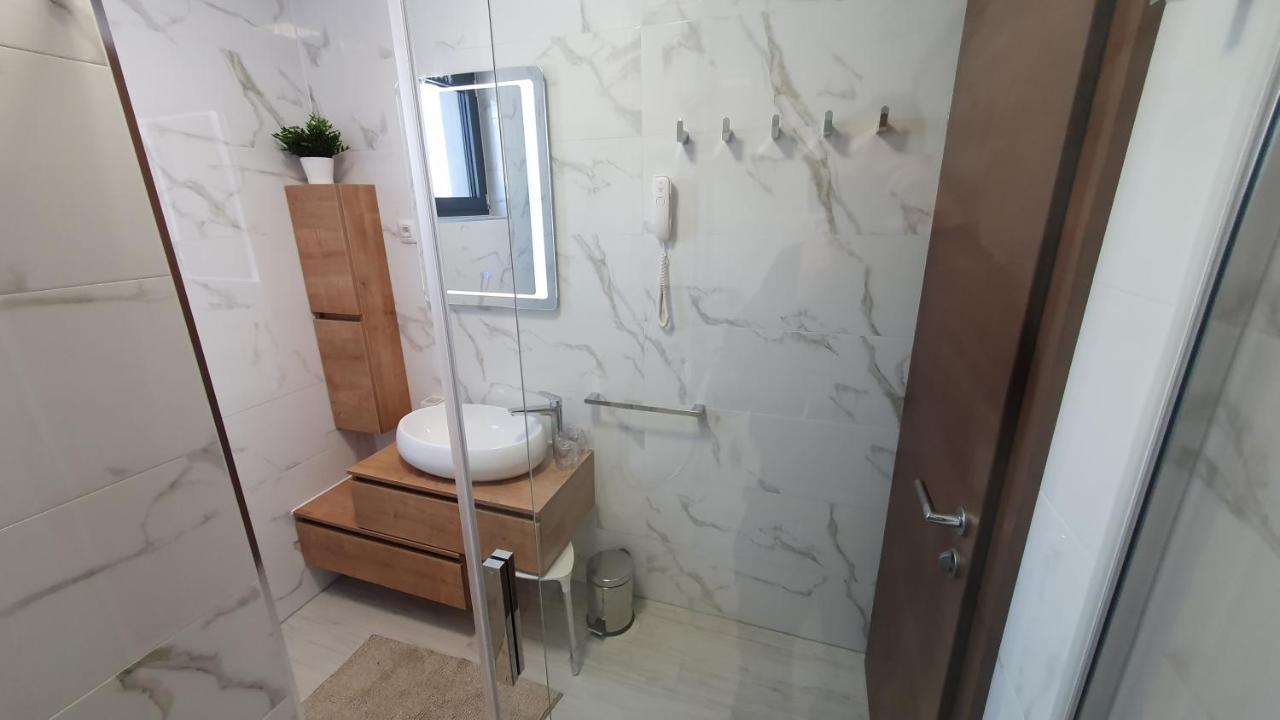 Family Friendly Apartments With A Swimming Pool Sveti Filip I Jakov, Biograd - 19325 Exterior foto